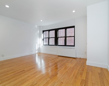 207 East 37th Street - Photo Thumbnail 0