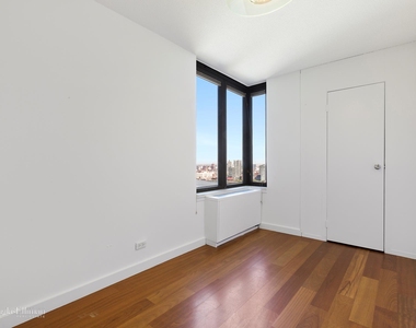 330 East 38th St - Photo Thumbnail 4