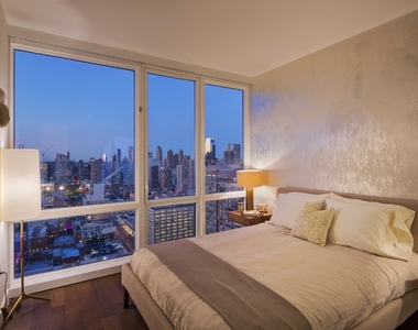 605 West 42nd Street - Photo Thumbnail 4