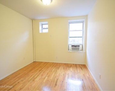 560 Lorimer St - Photo Thumbnail 5