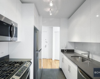 200 West 26th Street - Photo Thumbnail 4