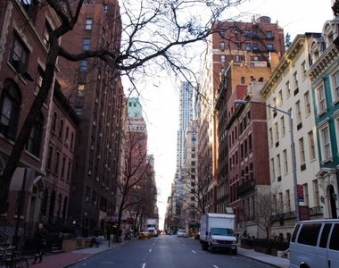 Madison Avenue - Photo Thumbnail 6