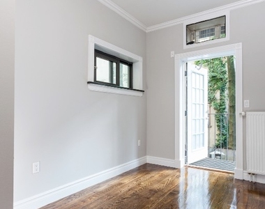 3 Bedroom in East Village  - Photo Thumbnail 3