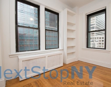 155 East 52nd Street - Photo Thumbnail 3