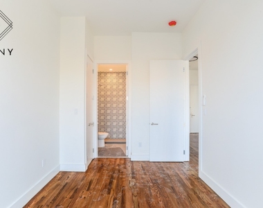 486 Lefferts Avenue - Photo Thumbnail 5