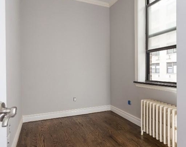 330 East 35th St - Photo Thumbnail 1