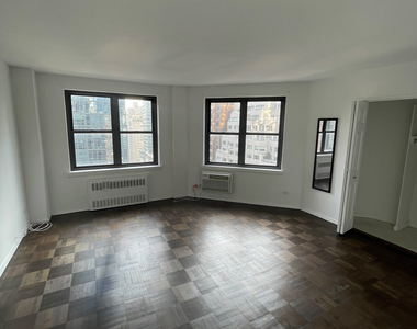 156 East 37th Street - Photo Thumbnail 5