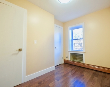 1675 Sterling Pl - Photo Thumbnail 4