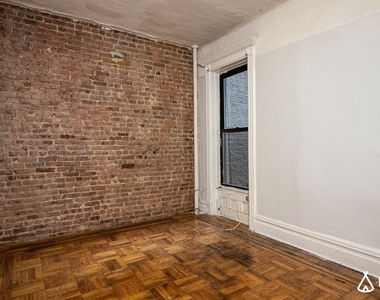 1054 Bergen St - Photo Thumbnail 6