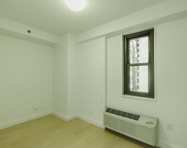 222 East 39th Street - Photo Thumbnail 8