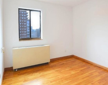 370 West 30th St - Photo Thumbnail 4