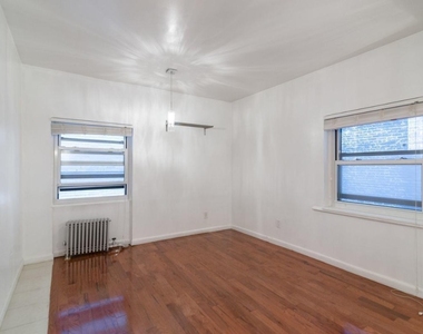 2 Bedrooms At 5th Ave And 13th St Posted By Kim Rosen For Renthop
