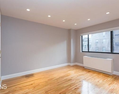 309 West 30th Street - Photo Thumbnail 0