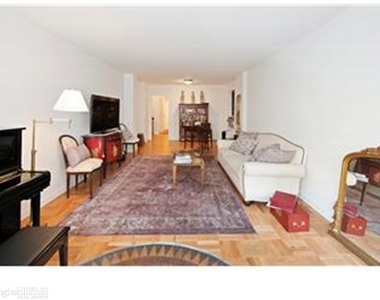 412 East 55th St - Photo Thumbnail 2