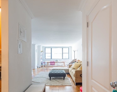 315 West 57th Street - Photo Thumbnail 6