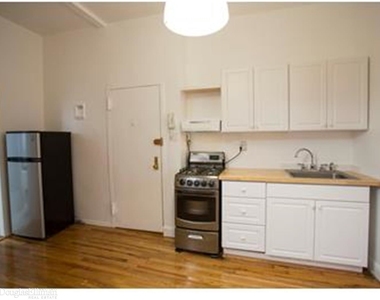 192 Bleecker St - Photo Thumbnail 3