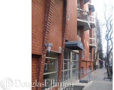 184 Thompson St - Photo Thumbnail 3