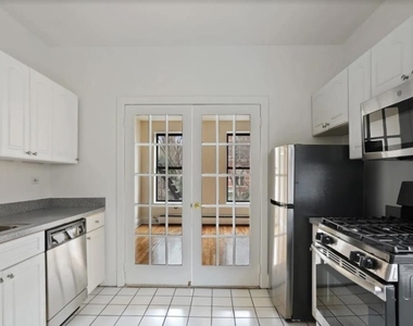 17 Greenwich Ave - Photo Thumbnail 3