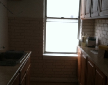 884 Bedford Ave - Photo Thumbnail 5