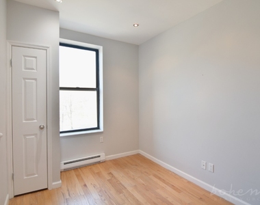 320 Manhattan Avenue - Photo Thumbnail 5