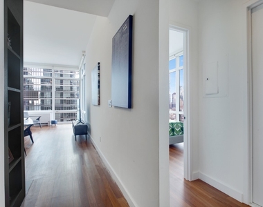 610 West 42nd St - Photo Thumbnail 5