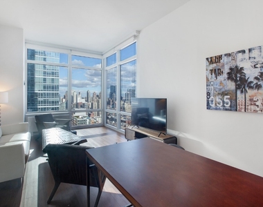 610 West 42nd St - Photo Thumbnail 1