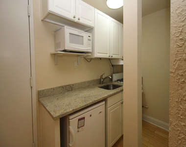 Metropoitian Avenue/ Kew Gardens/ Studio/1 Bath/ Heat & Hot Water Included/ $1695/ Elevator - Photo Thumbnail 1