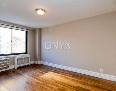 792 Columbus Avenue - Photo Thumbnail 5