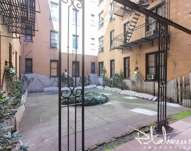 305 west 45th Street - Photo Thumbnail 3