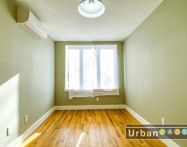 770 Lexington Avenue - Photo Thumbnail 6