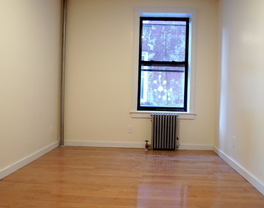 145 Montrose Ave - Photo Thumbnail 3