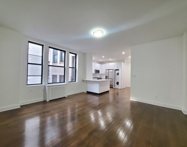 200 West 58th Street - Photo Thumbnail 1