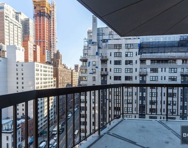 East 57th Street - Photo Thumbnail 5