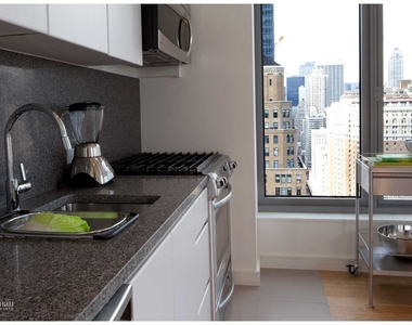 105 West 29th St - Photo Thumbnail 1