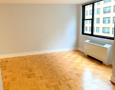 315 West 57th Street - Photo Thumbnail 4