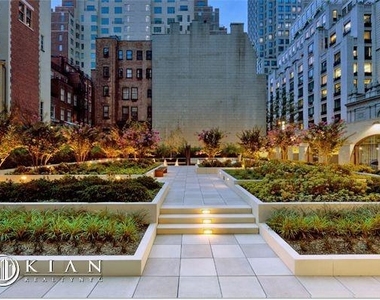 150 East 57th Street - Photo Thumbnail 9