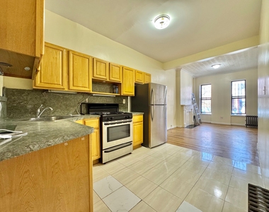 81 Underhill Avenue - Photo Thumbnail 7