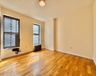 81 Underhill Avenue - Photo Thumbnail 4