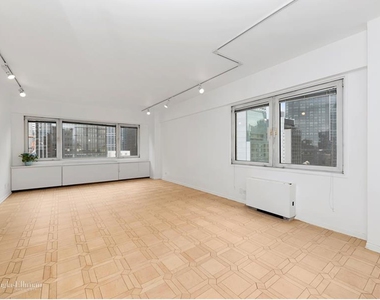 58 West 58th St - Photo Thumbnail 8