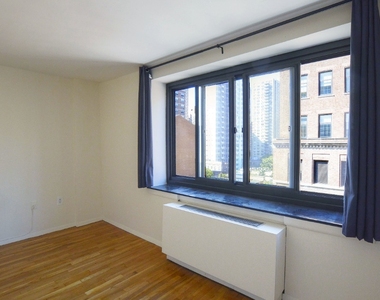 230 East 30th Street - Photo Thumbnail 4