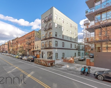 58 Greenpoint Ave - Photo Thumbnail 8