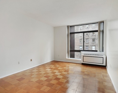 303 East 43rd Street - Photo Thumbnail 5