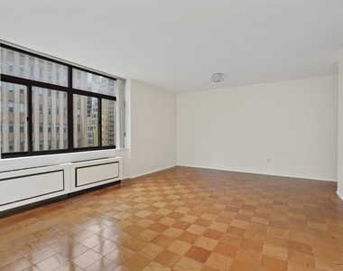 303 East 43rd Street - Photo Thumbnail 2