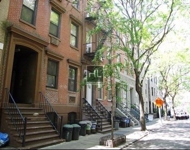 West 21st Street - Photo Thumbnail 3