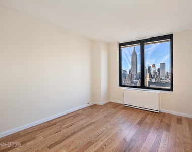 330 East 38th St - Photo Thumbnail 2