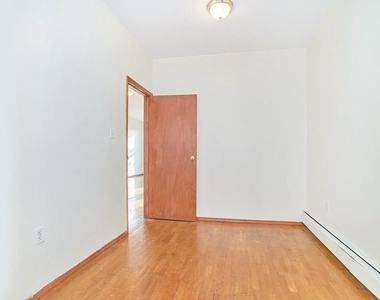 345 Eastern Parkway - Photo Thumbnail 10