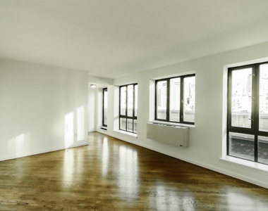 401 West 22nd Street - Photo Thumbnail 2