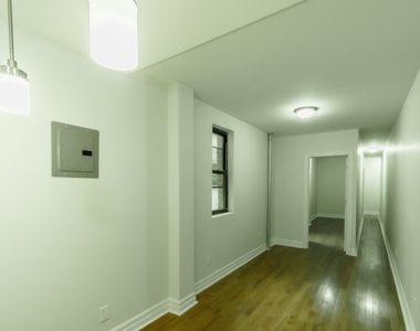 East 33 street, lexington ave - Photo Thumbnail 2