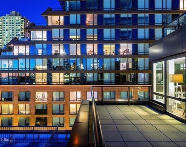 525 West 52nd St - Photo Thumbnail 2