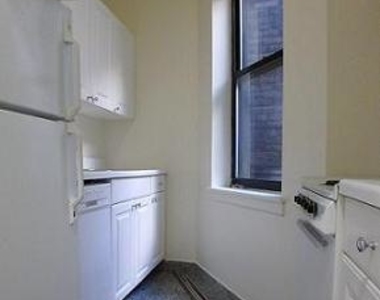 E 58th St. - Photo Thumbnail 3